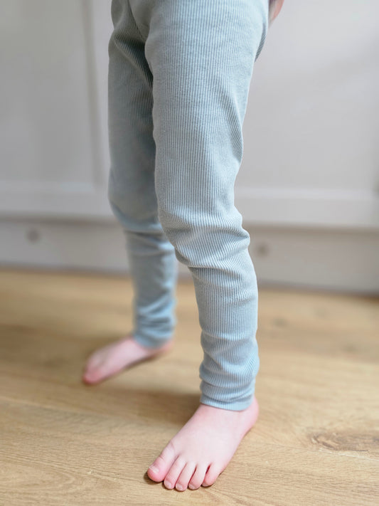 ESSENTIAL LEGGINGS | Yoga + elastic